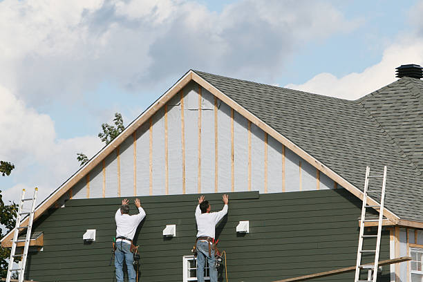 Professional Siding technician working in Everett, PA